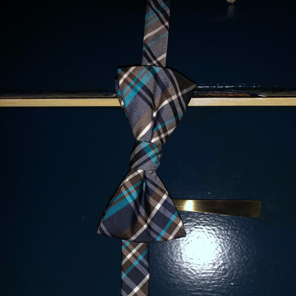 Bow tie